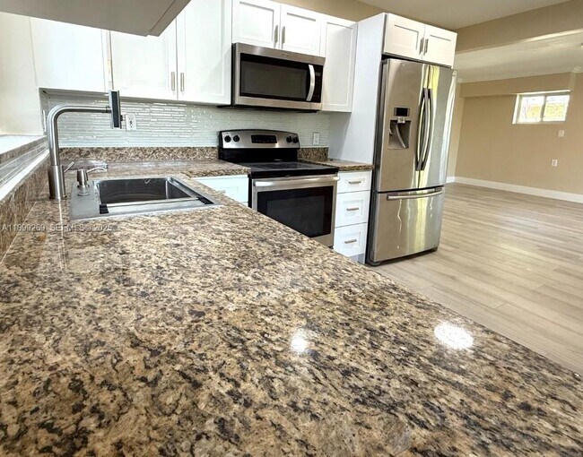 Building Photo - 716 NE 7th St