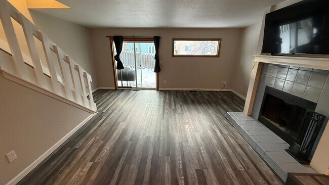 Building Photo - Lovely 2 bed townhome with private bathrooms for each!  Don't miss!