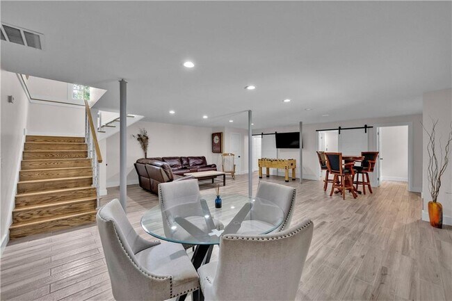 Building Photo - 225 Jayne Ellen Way