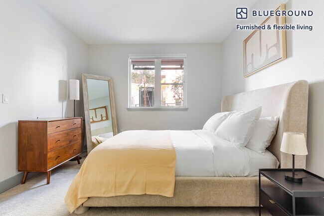 Building Photo - 1800 Lacassie Ave