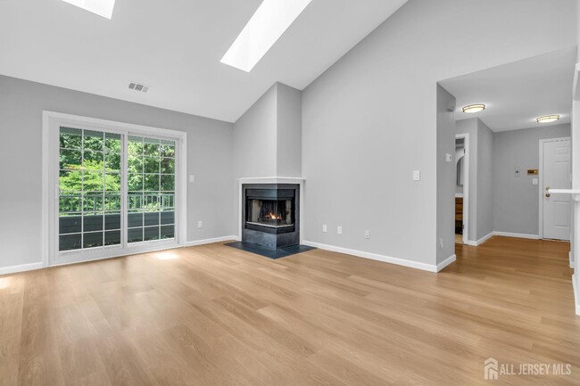 Building Photo - 2212 Candlelight Ct