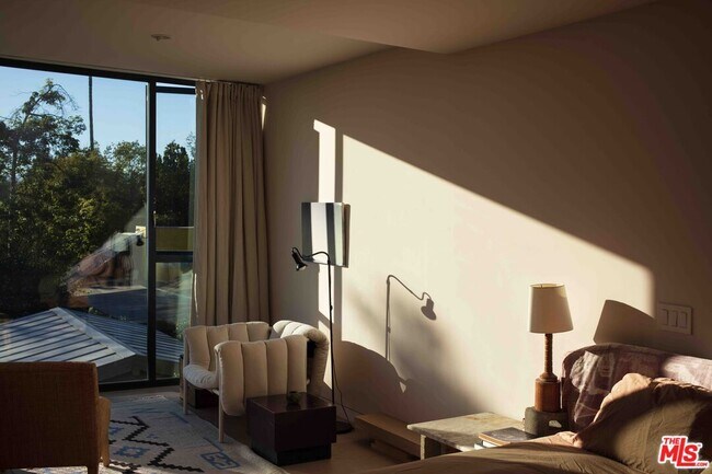 Building Photo - 2169 Lemoyne St