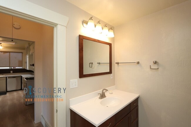 Building Photo - Glenview Craftsman Home with Exquisite Yard