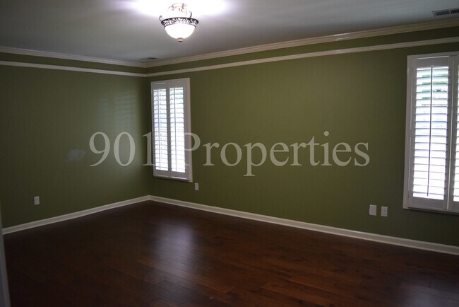 Building Photo - 598 Greenbank Dr