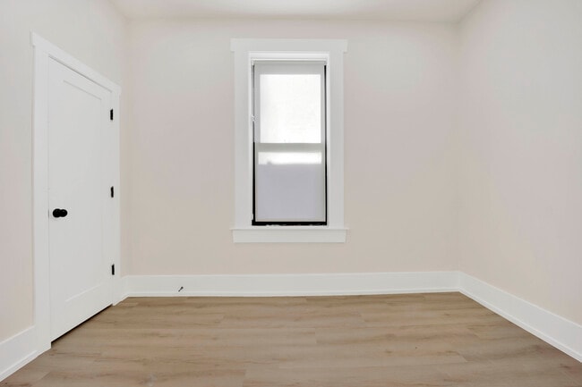 Building Photo - 944 N Damen Ave