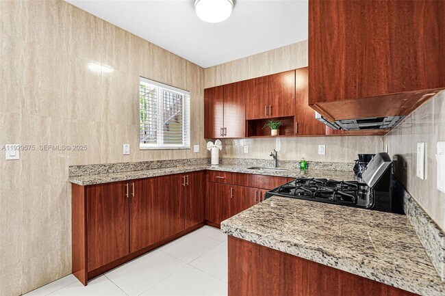 Building Photo - 1035 94th St