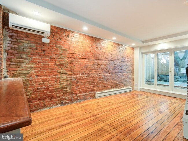 Building Photo - 2427 Perot St