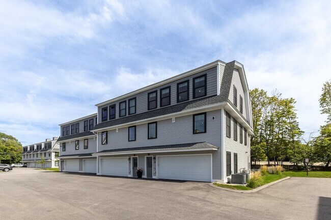 Building Photo - 28 Little Bay Dr