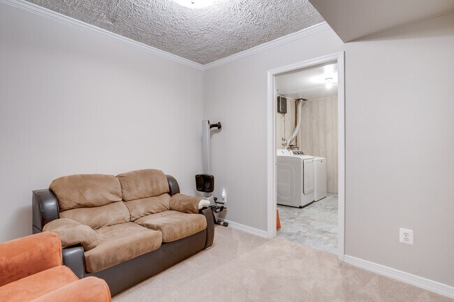 Building Photo - 4685 Forestdale Dr