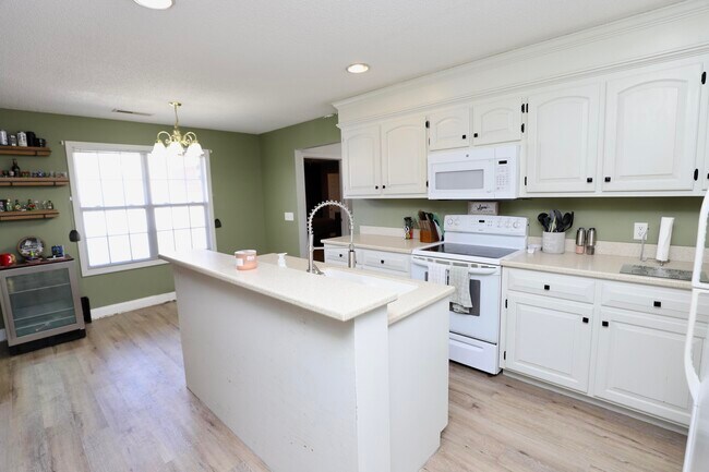 Building Photo - 3245 Arborwood Dr