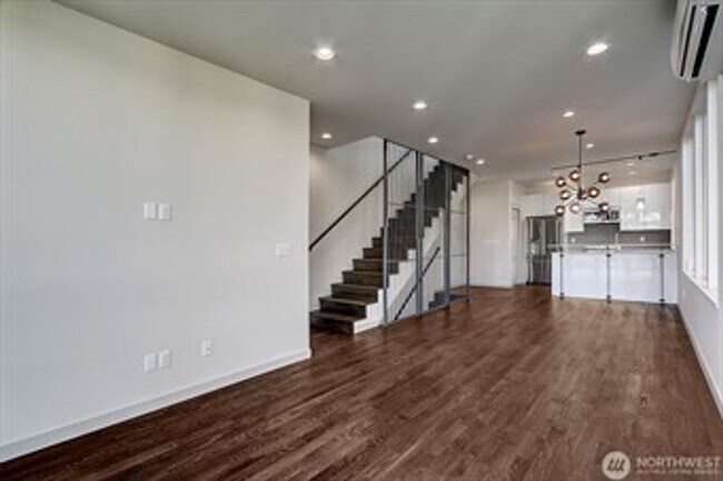 Building Photo - 3bd/2.5ba Seattle Townhome