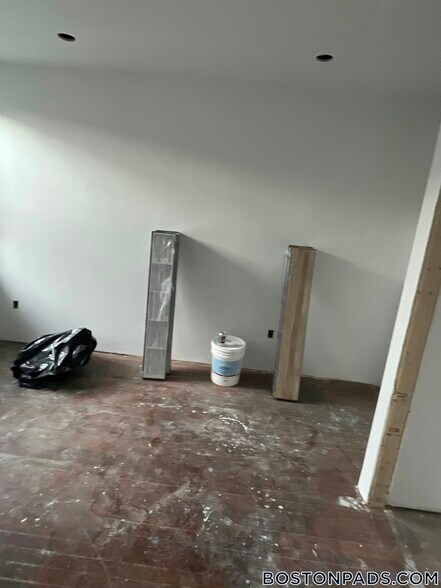 Building Photo - 883 Huntington Ave