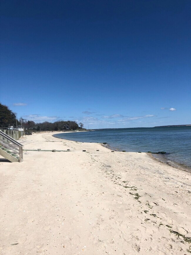 Building Photo - 1025 Peconic Bay Blvd