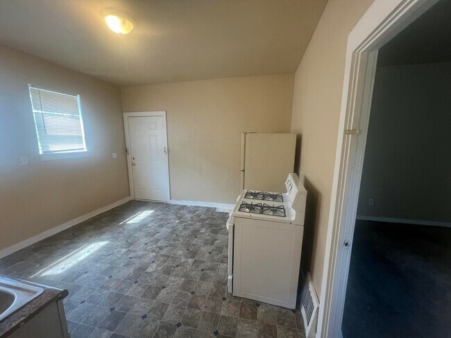 Building Photo - 2555 N 16th St