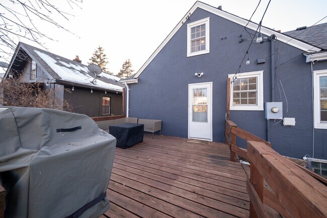 Building Photo - 2626 N Vincent Ave