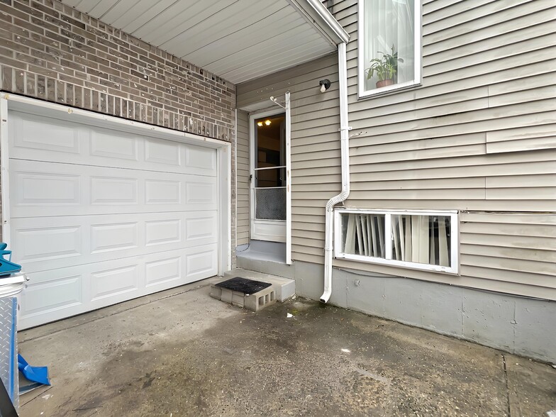 Building Photo - 49 Latourette Ln