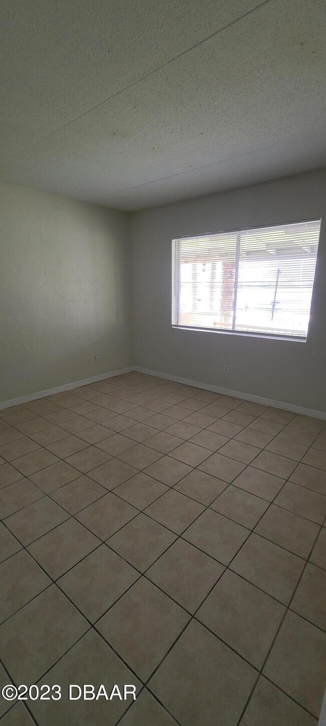 Building Photo - 415 N Halifax Ave