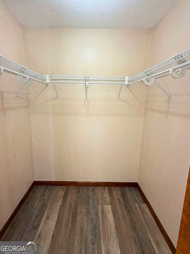 Building Photo - 1818 Union Carbide Rd