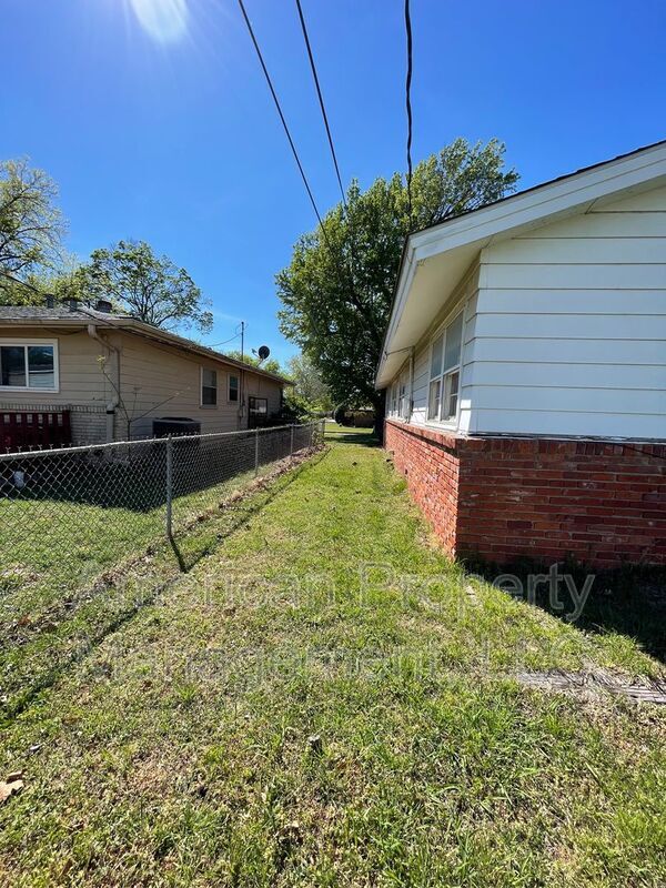 Building Photo - 5147 S Toledo Ave