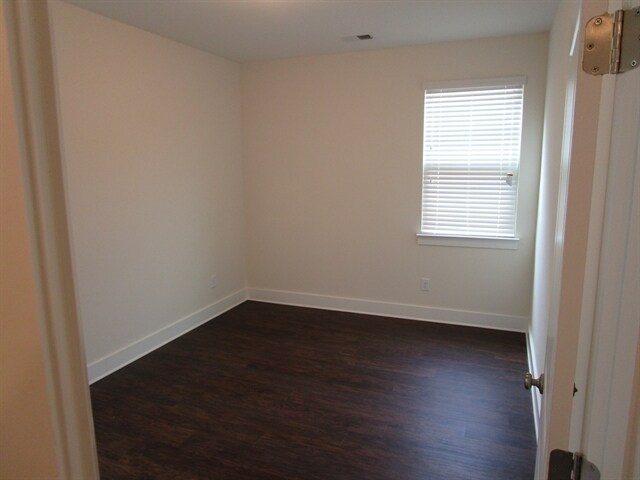 Building Photo - 1065 Adams Haven Bend