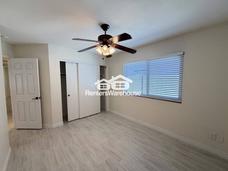 Building Photo - 2023 E Paradise Ln