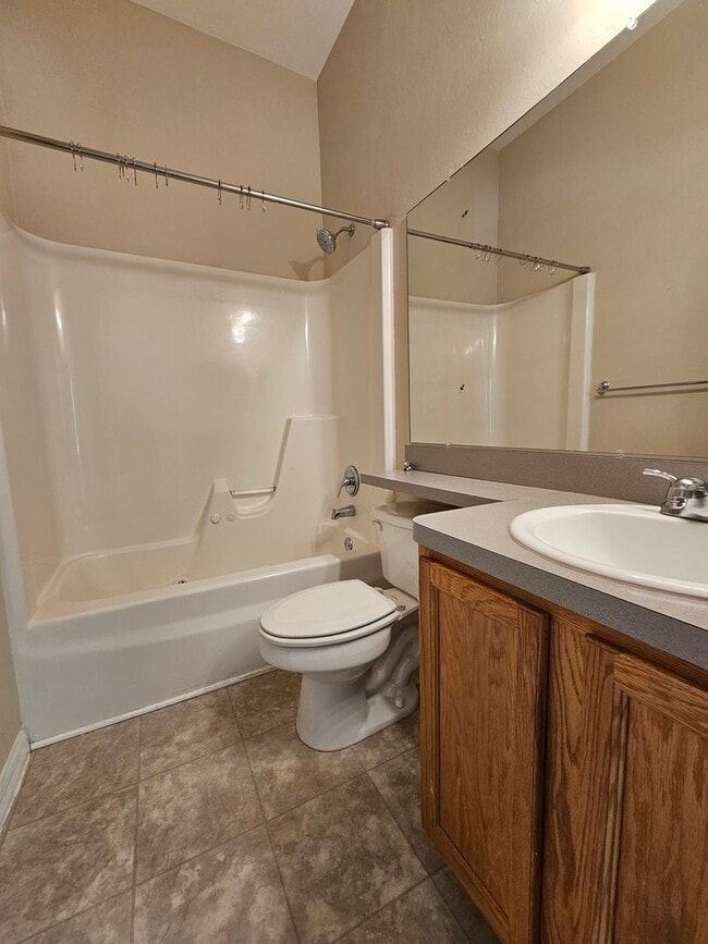 Building Photo - 2 Bedroom/ 2.5 Bath in Victoria Station