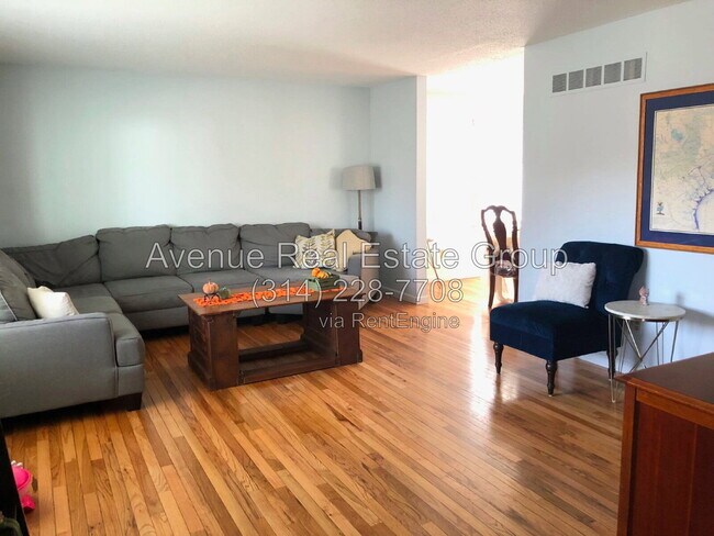 Building Photo - 733 Jares Ct