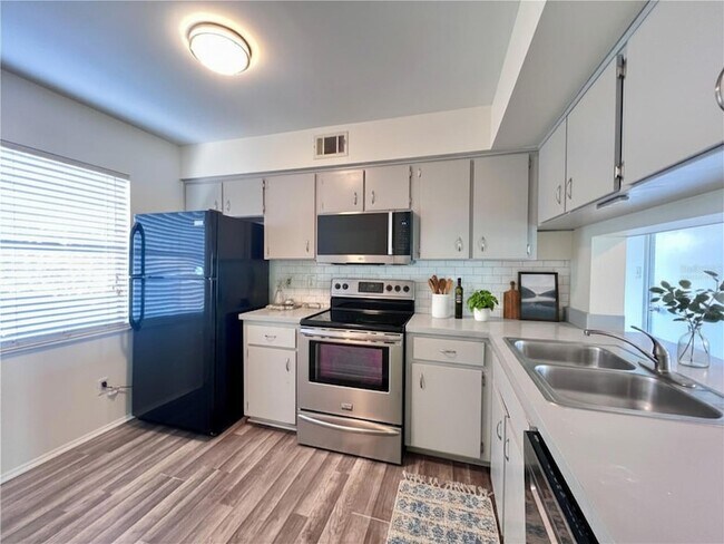 Building Photo - 3233 Candle Ridge Dr