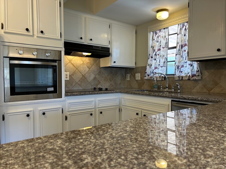 Kitchen - 2856 Woodbrook Dr