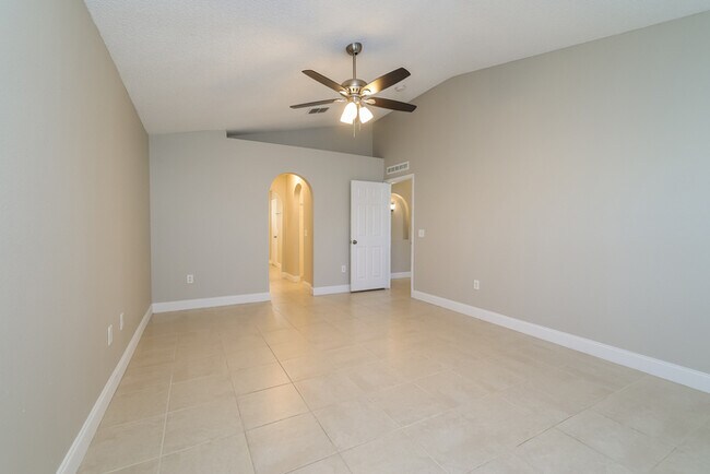 Building Photo - Spacious Comfort Meets Modern Touches