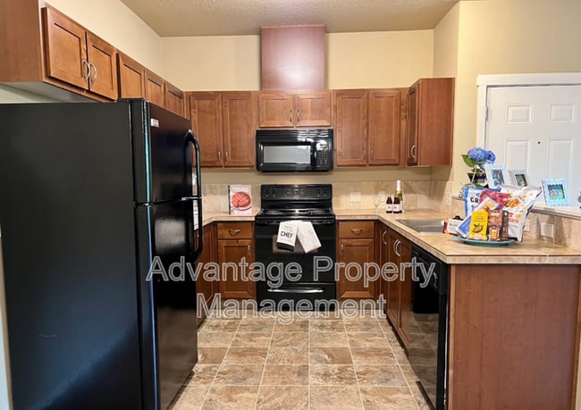 Building Photo - 519 Catron St N