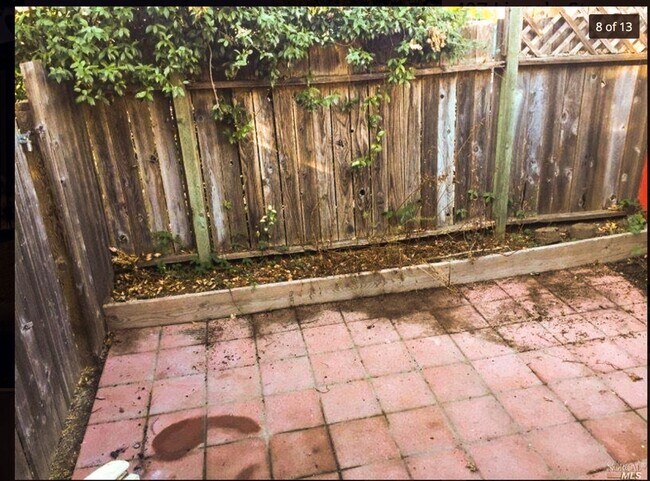 back patio, sitting/BBQ area - 407 Lincoln St