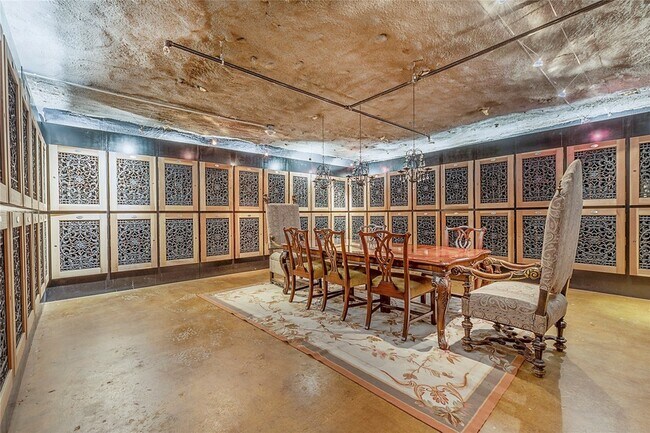 Building Photo - 1505 Elm St