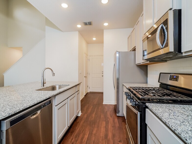 Building Photo - 2713 Brogan Crk