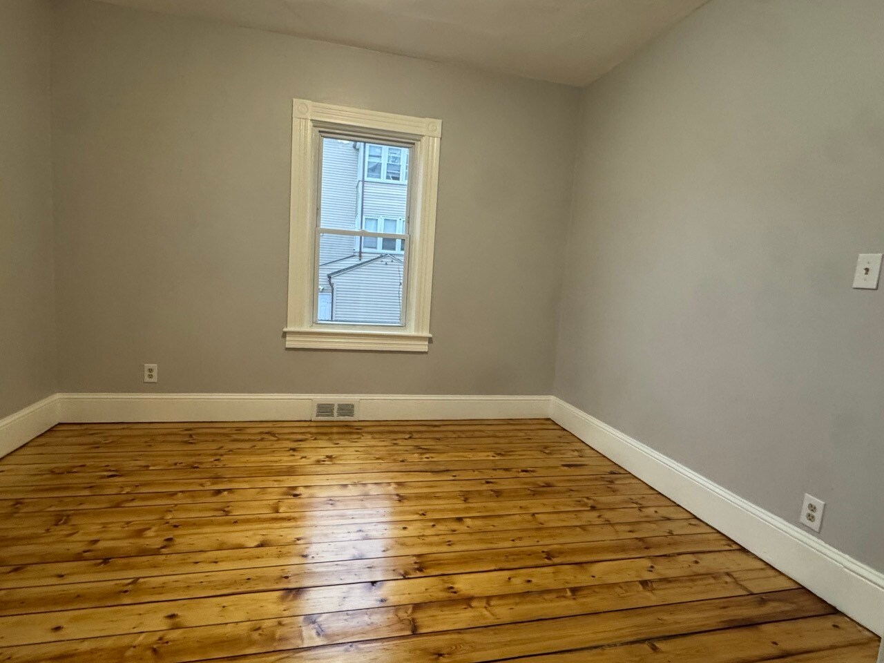 Building Photo - 58 Division St