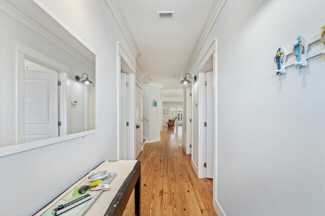 Building Photo - 87 Barracuda St