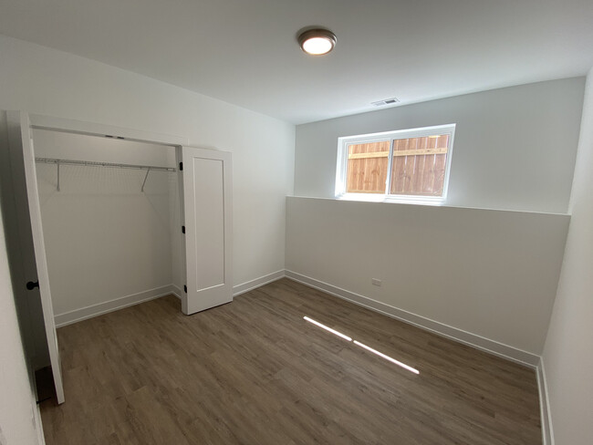 Building Photo - 4047 S Prairie Ave
