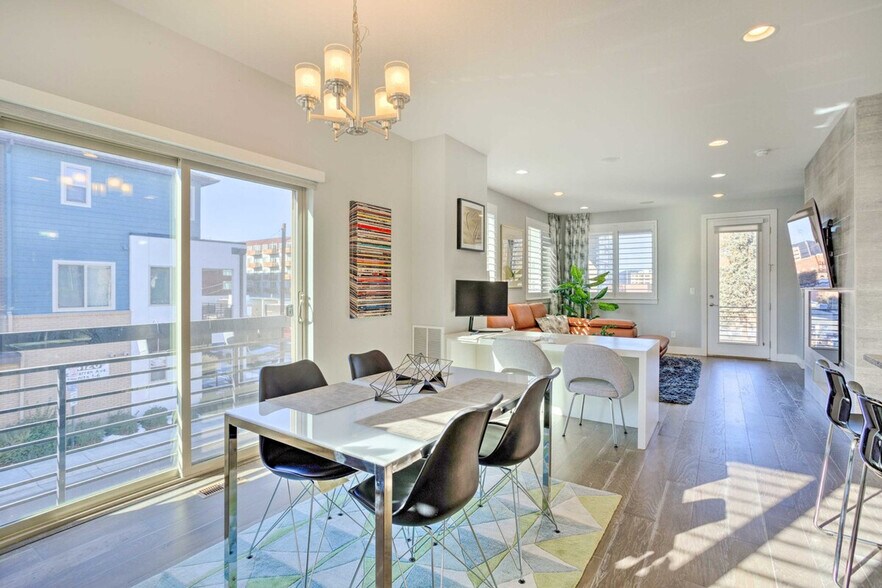 Building Photo - 4260 E Warren Ave