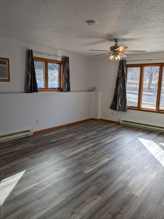 Living Area - 305 E Lawler Ave