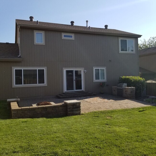 Building Photo - 4 Bedroom Millard Home!