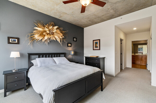 Building Photo - 288 3rd St