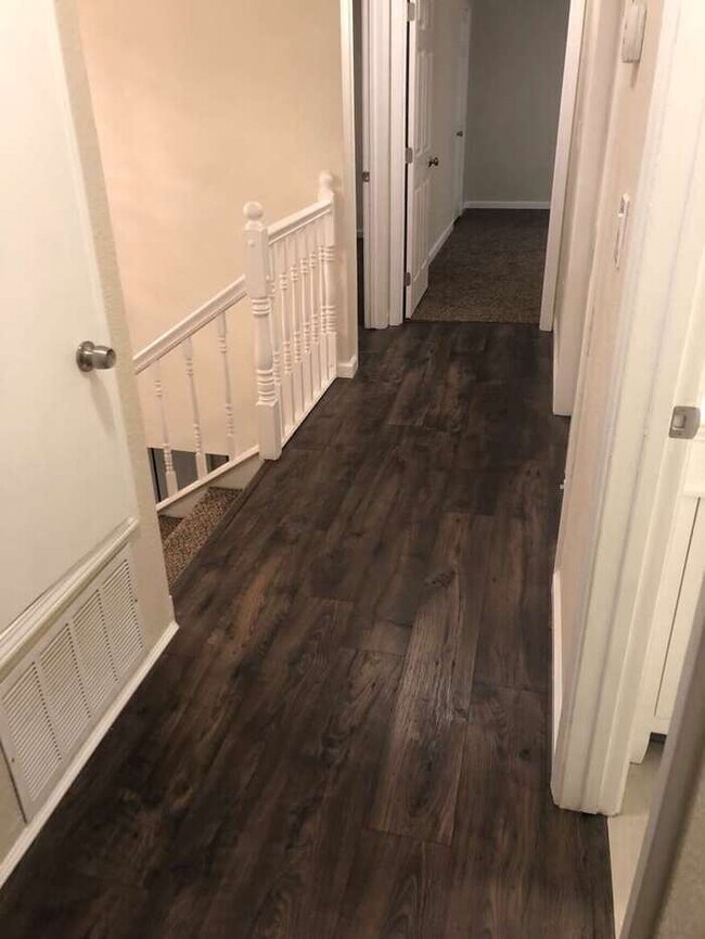 Building Photo - Tracy Gorgeous Renovated 4 Bedroom 2.5 Bat...