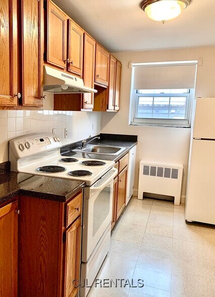 Building Photo - 19 N Union St