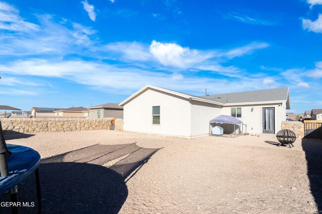 Building Photo - 945 Villa Seca Dr