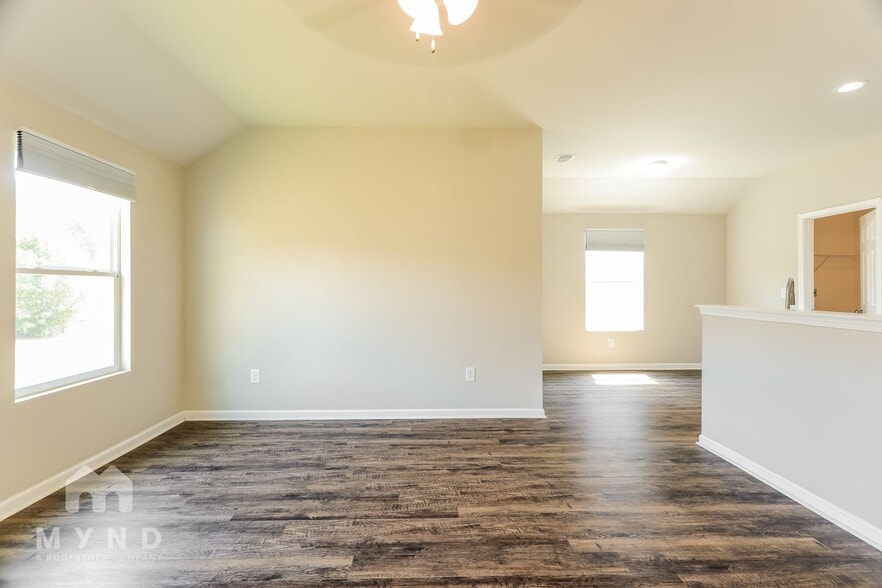 Building Photo - 15 Tiffany Ln