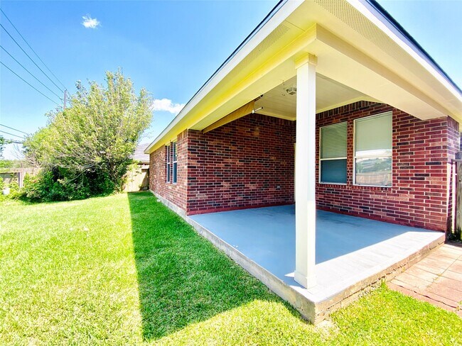 Building Photo - 5615 Brookhollow Oaks Trail