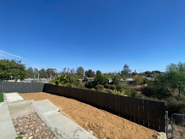 Building Photo - Newly Built (2022) 4BD/2BA