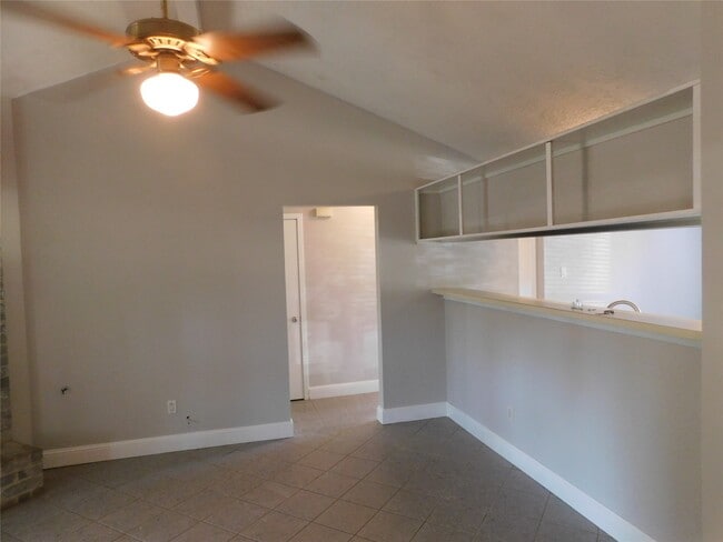 Building Photo - 3014 Windemere Dr