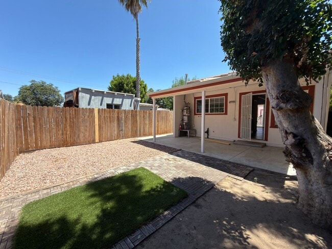 Building Photo - 418 E La Veta Ave