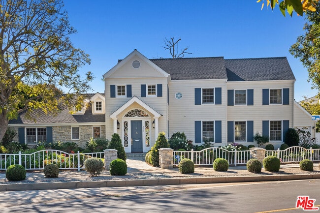 Building Photo - 360 Alma Real Dr